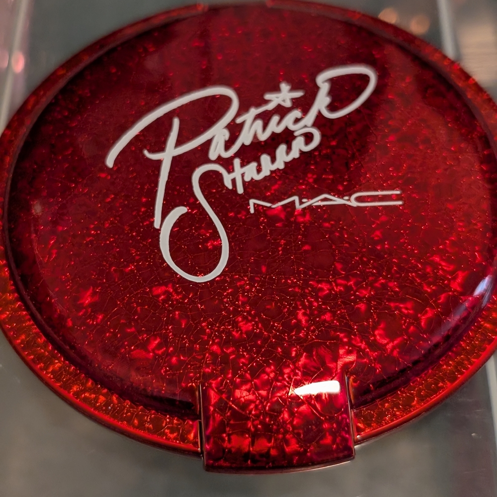 MAC Patrick Starrr Sparkling Red Compact